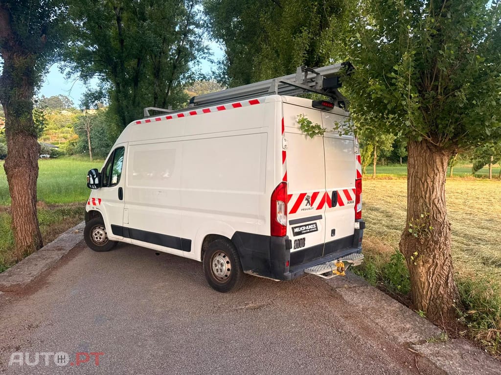 Peugeot Boxer 2.0 BlueHDi 330 L2H2 Premium
