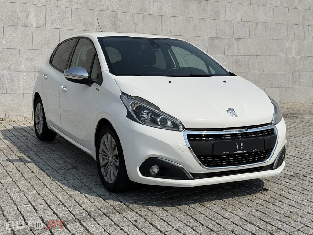 Peugeot 208 1.2 PureTech Signature