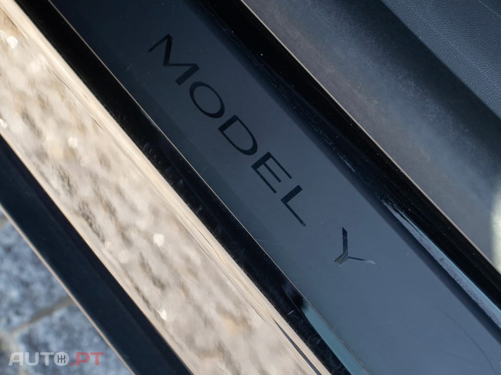Tesla Model Y Long Range Dual Motor AWD