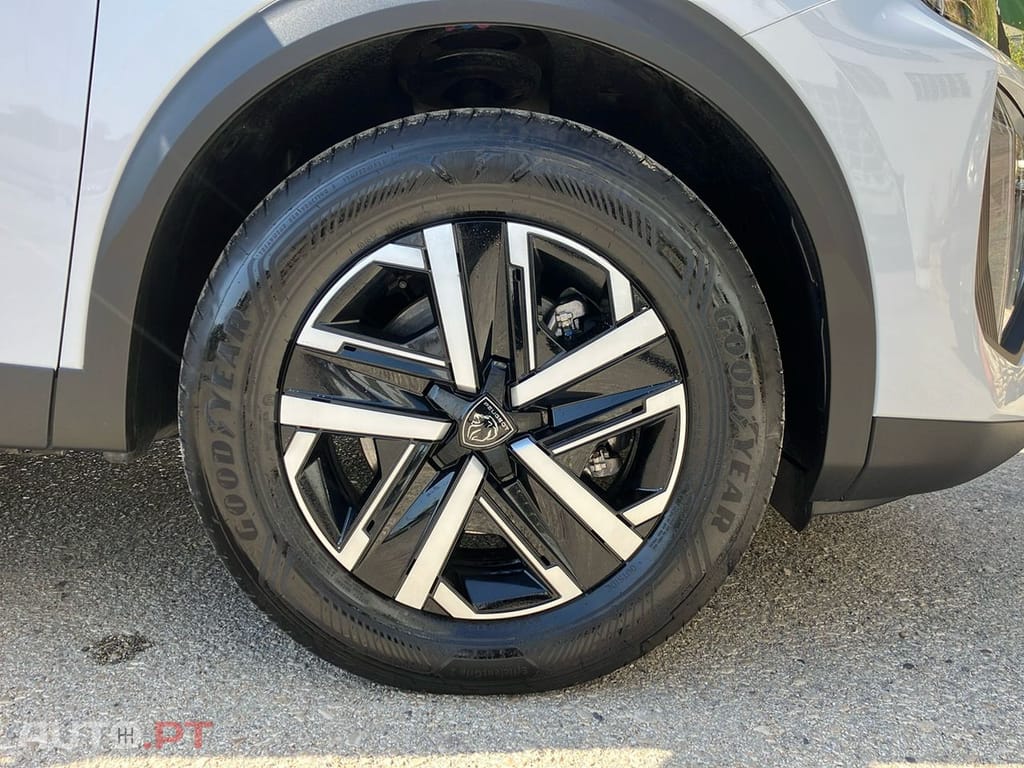 Peugeot 2008 1.2 Hybrid Style e-DCS6