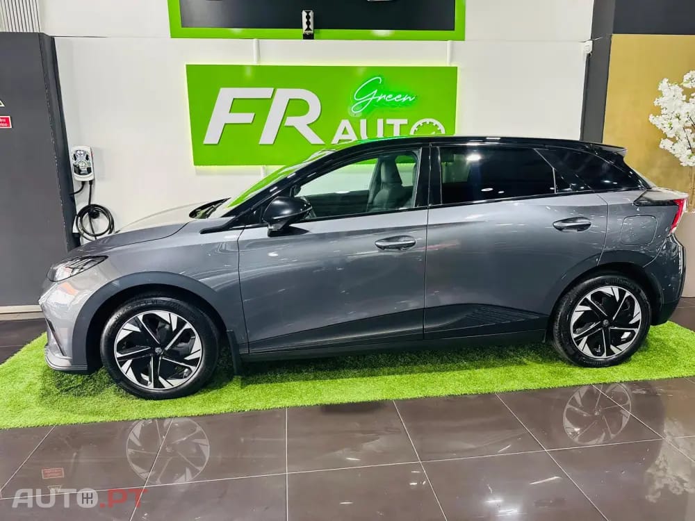 MG MG4 64 kWh Luxury