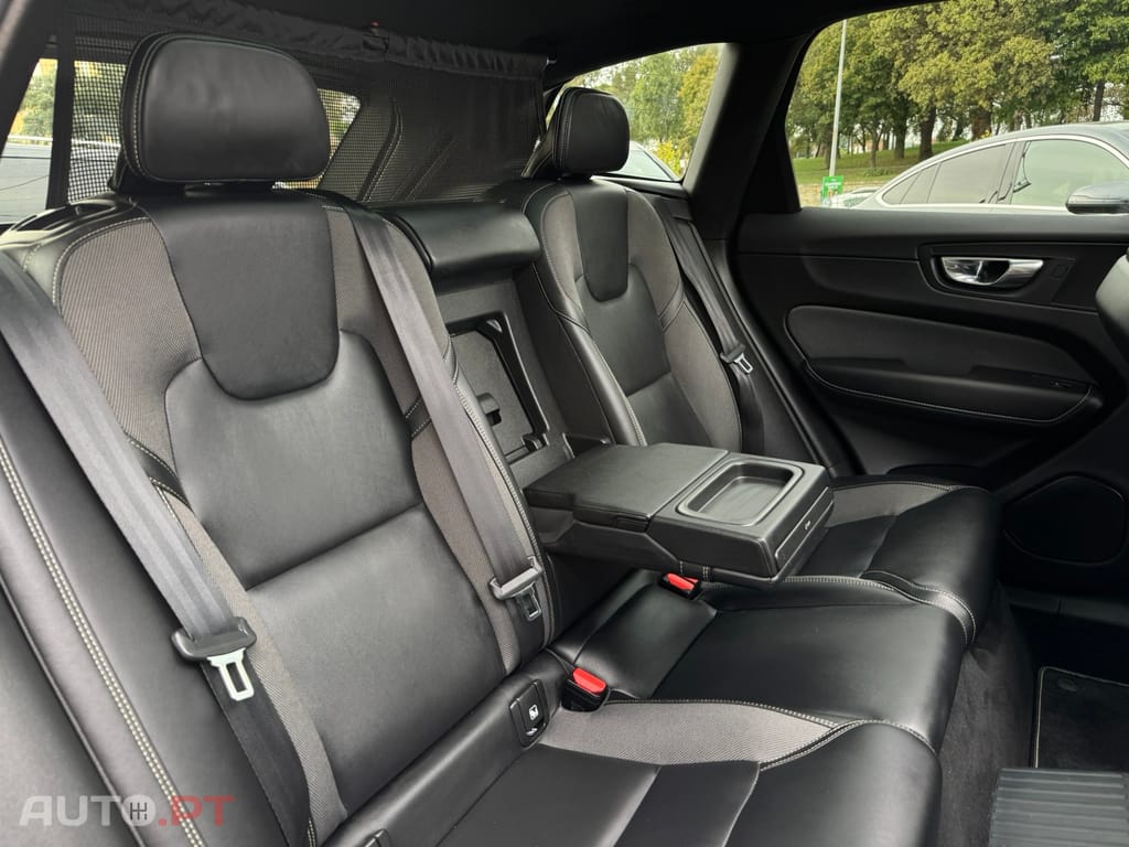 Volvo XC60 2.0 T6 PHEV R-Design AWD