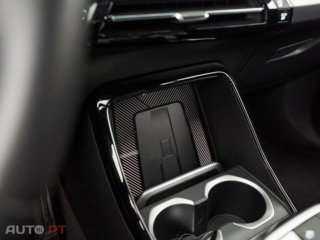 BMW iX1 eDrive20 Pack Desportivo M