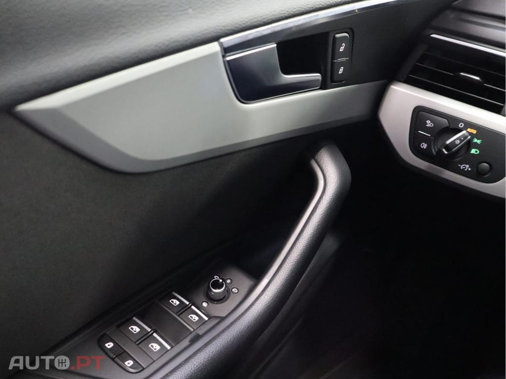 Audi A4 30 TDI S tronic Avant