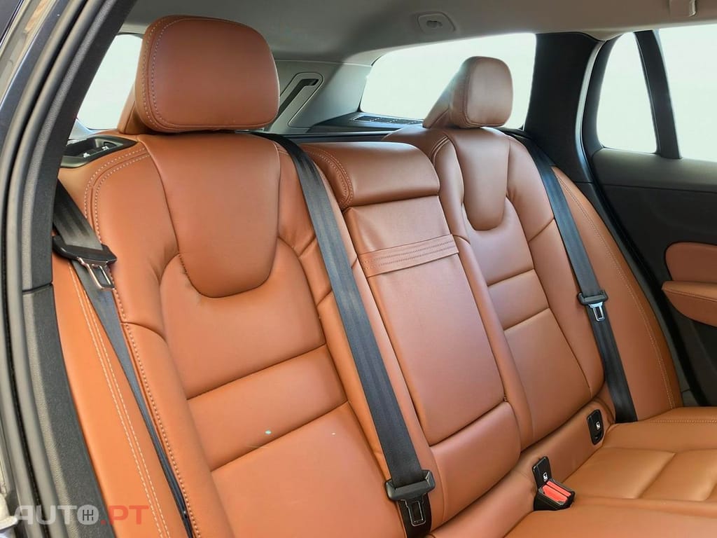 Volvo V60 T4 MOMENTUM PLUS