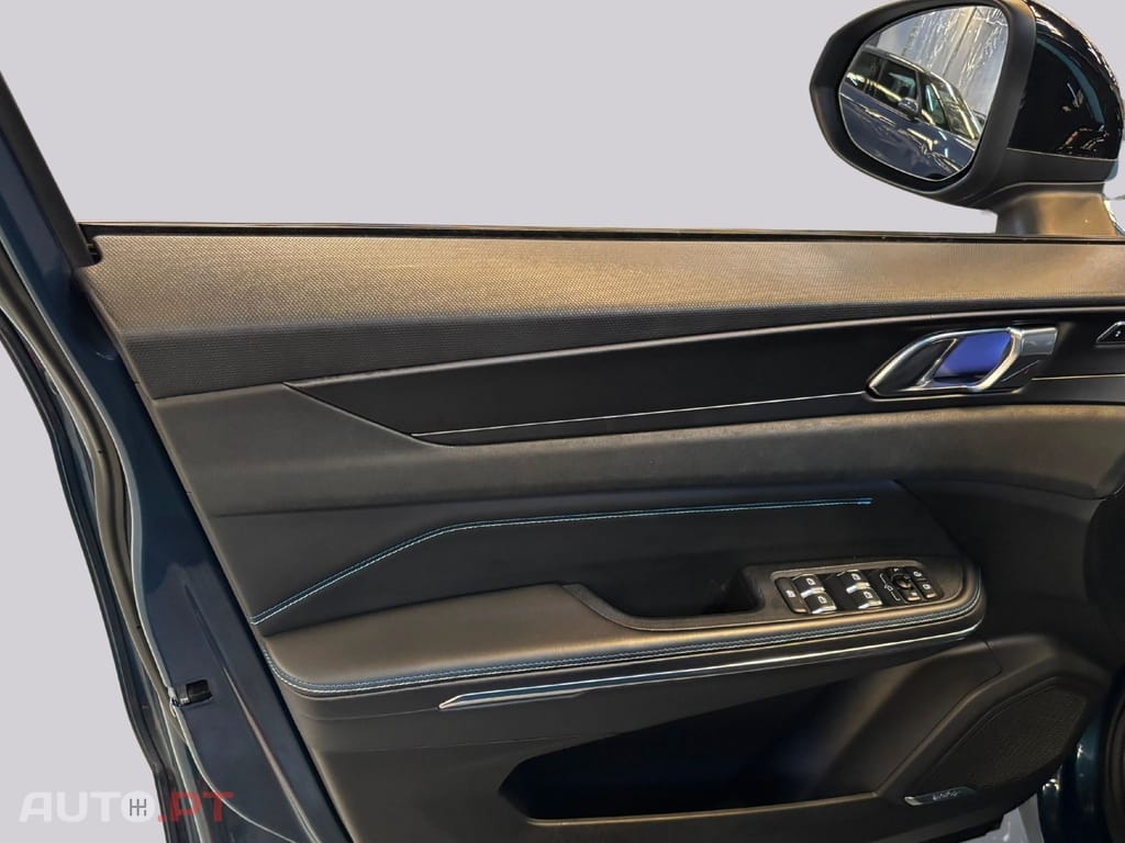 Lynk & Co 01 1.5i Plug-In Hybrid I.V.A DEDUTIVEL