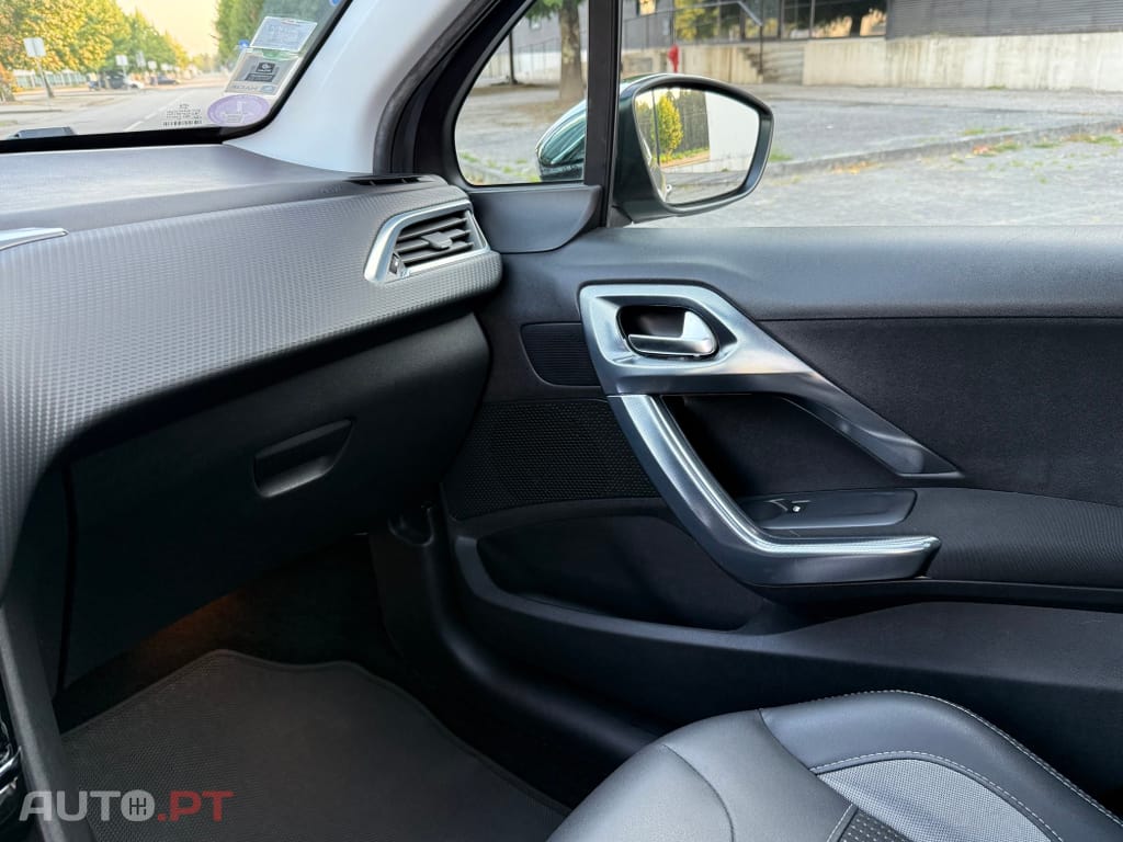 Peugeot 2008 1.2 PureTech Allure