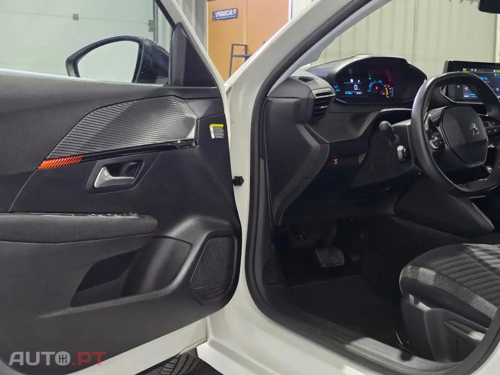 Peugeot E-208 50 kWh SE Style
