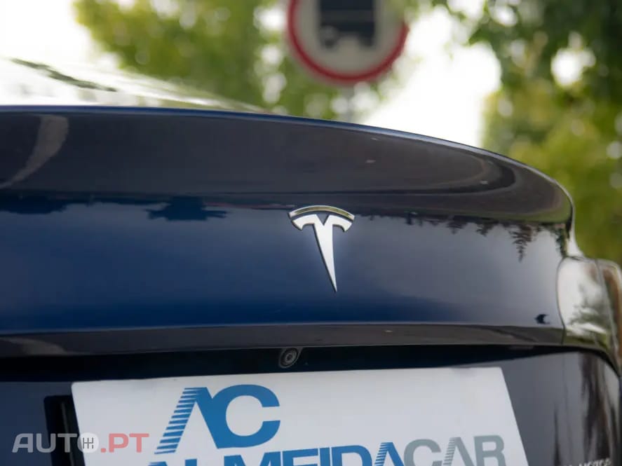Tesla Model 3 Long-Range Dual Motor AWD