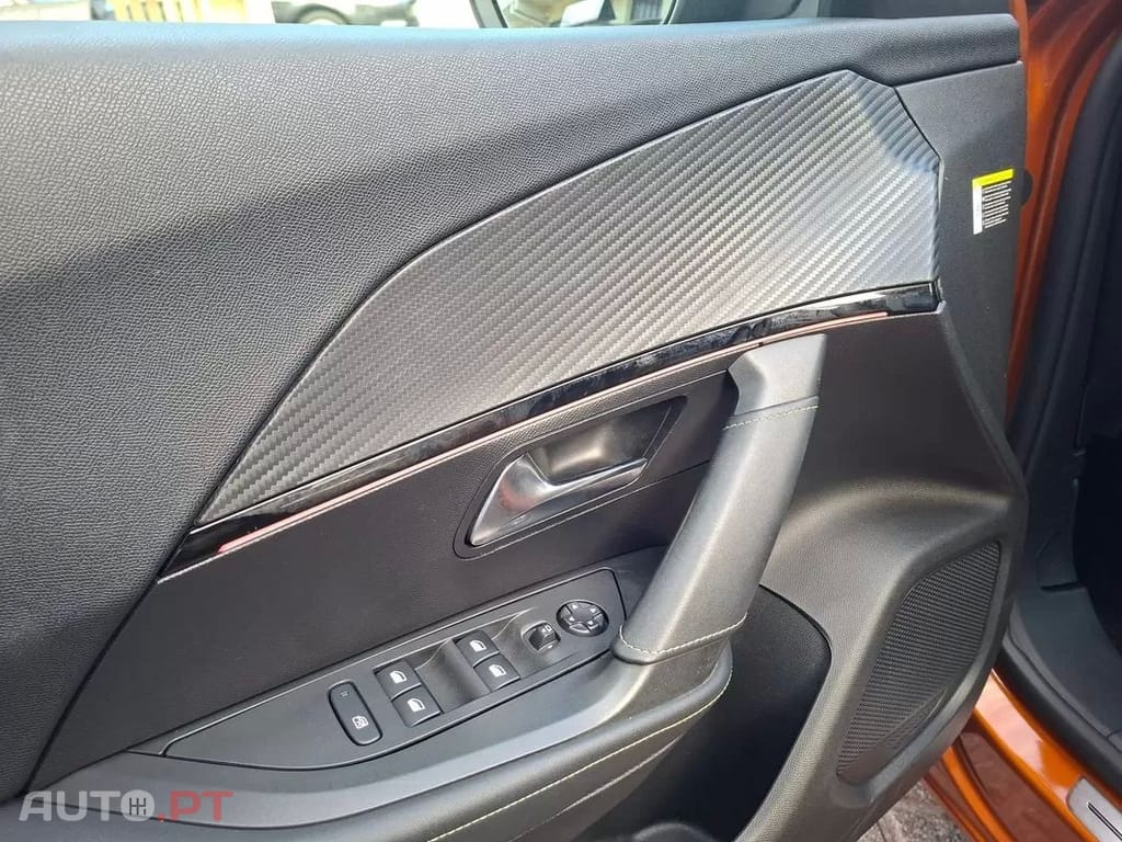 Peugeot 2008  Puretech 130 Stop Start Gt  Line Edition
