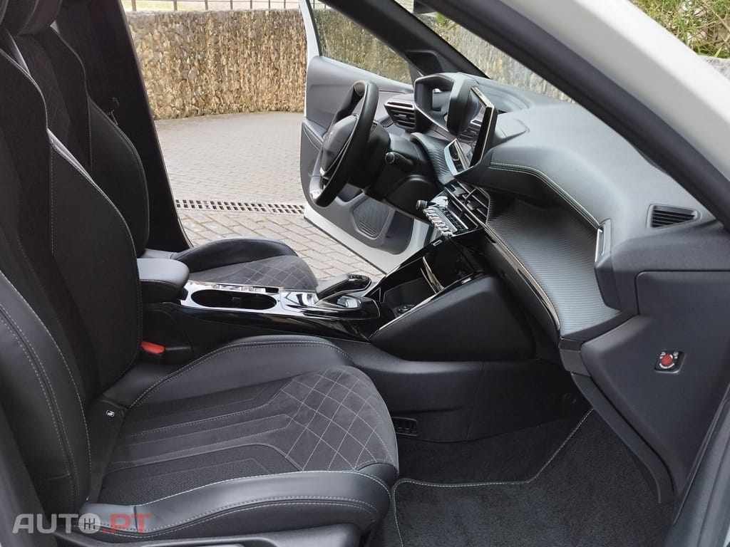 Peugeot E-208 50 kWh GT