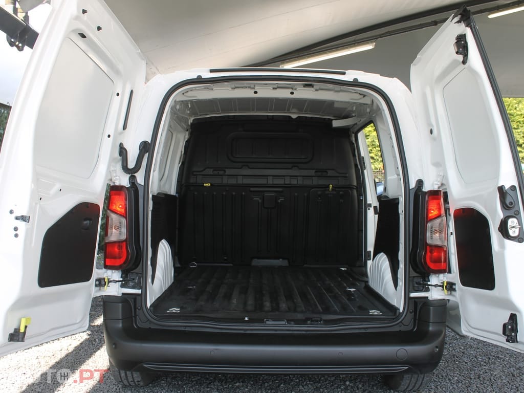 Peugeot Partner PRO STANDART 3 LUGARES / IVA DEDUTÍVEL