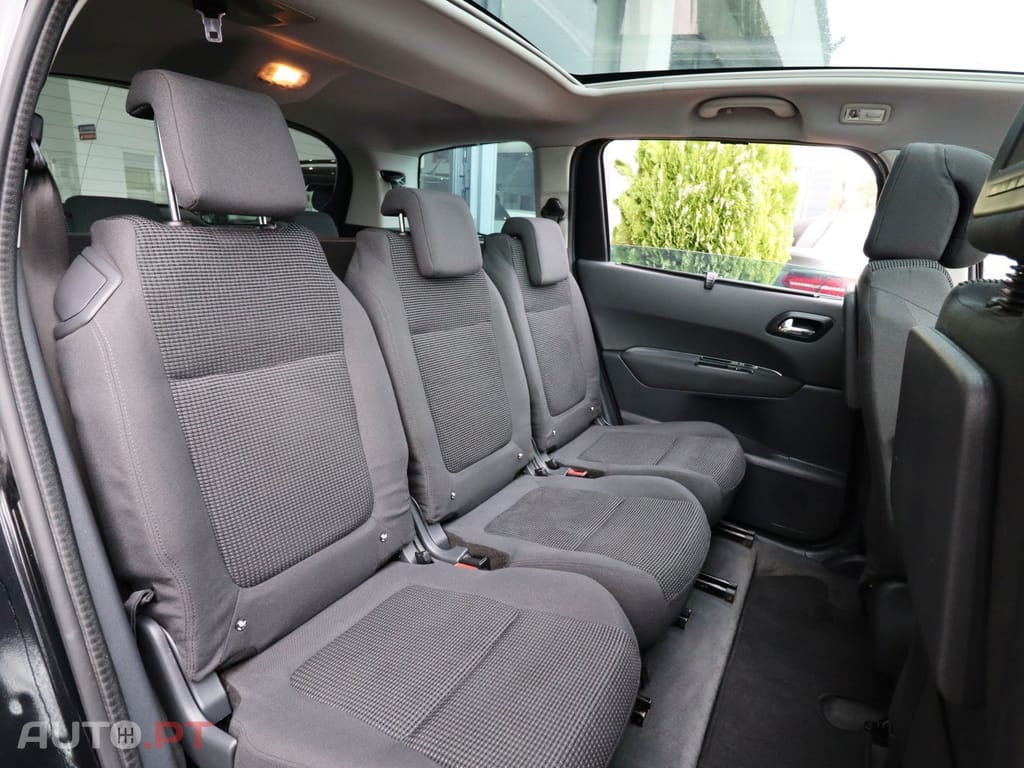 Peugeot 5008 1.6 E-HDi 7L SE Style 2-Tronic