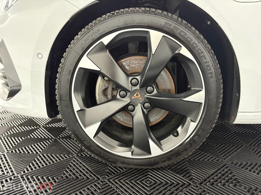 Cupra Leon 1.4 e-Hybrid MID DSG