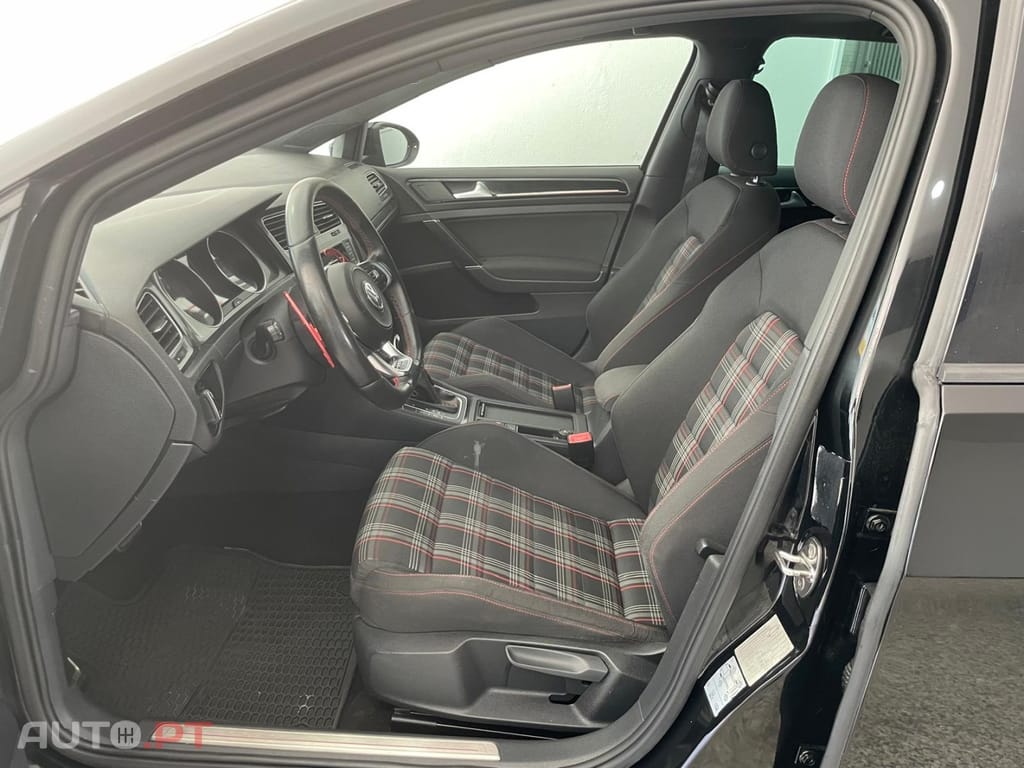 Volkswagen Golf 2.0 TSI GTI DSG