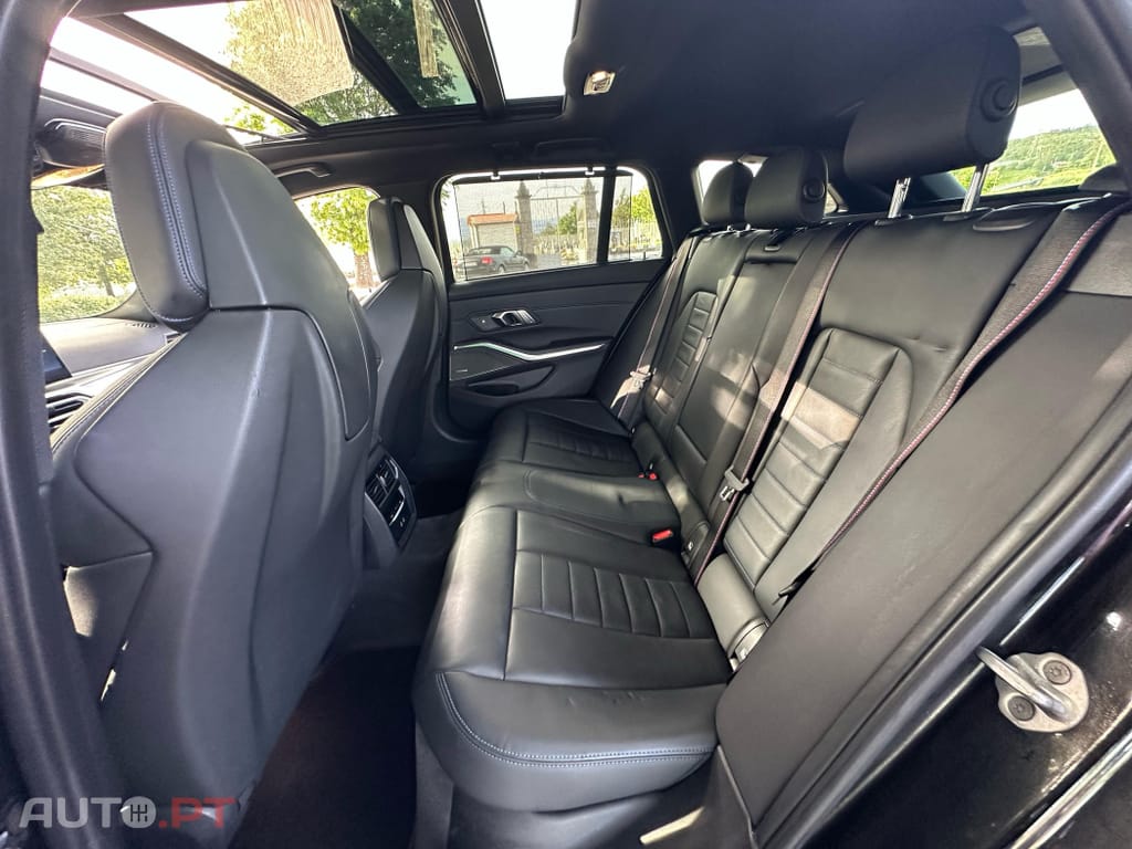 BMW 330 e Touring Pack Desportivo M Auto