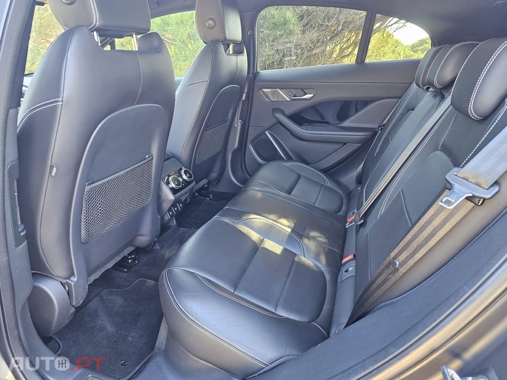 Jaguar I-Pace EV400 AWD SE