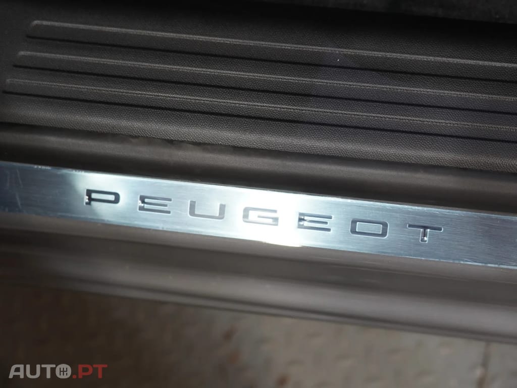 Peugeot E-2008 54 kWh GT