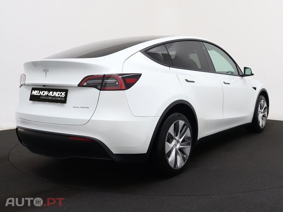 Tesla Model Y Long-Range RWD
