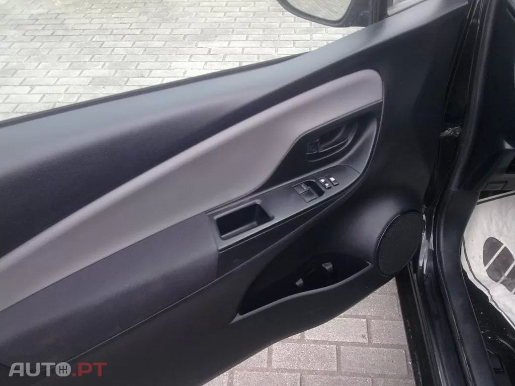 Toyota Yaris 1.0 VVT-i ACtive+AC