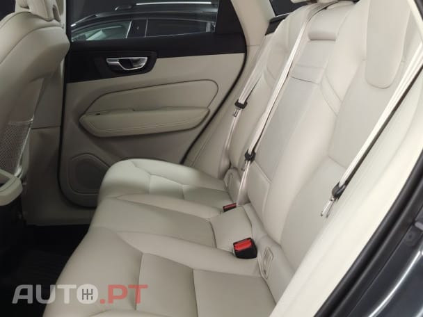 Volvo XC60 2.0 T8 PHEV Momentum Plus AWD