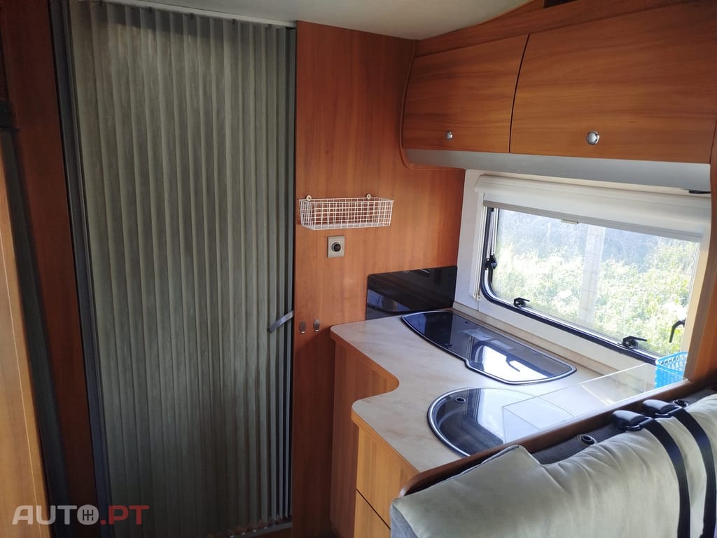 Knaus Südwind Sky wave.  Cama basculante E SUÍTE