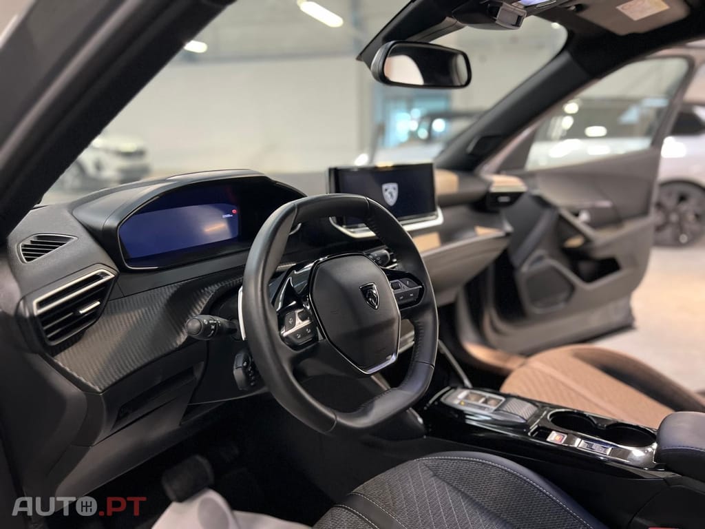Peugeot 2008 1.2 Hybrid Allure e-DCS6