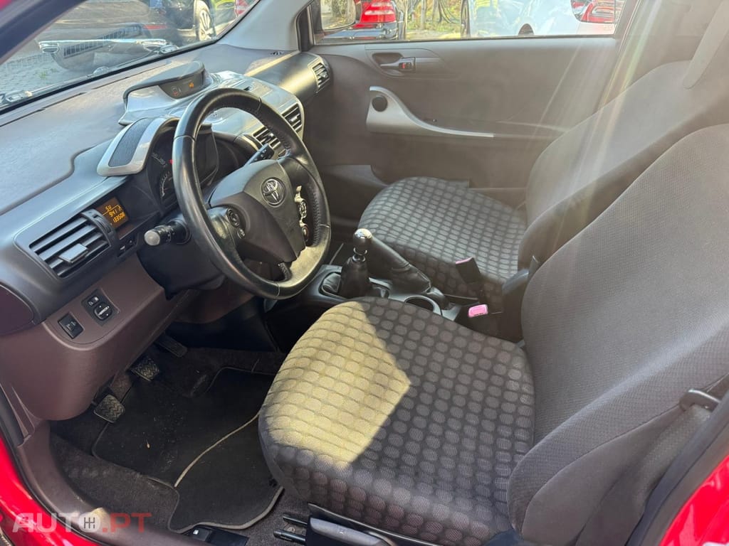 Toyota iQ 1.0