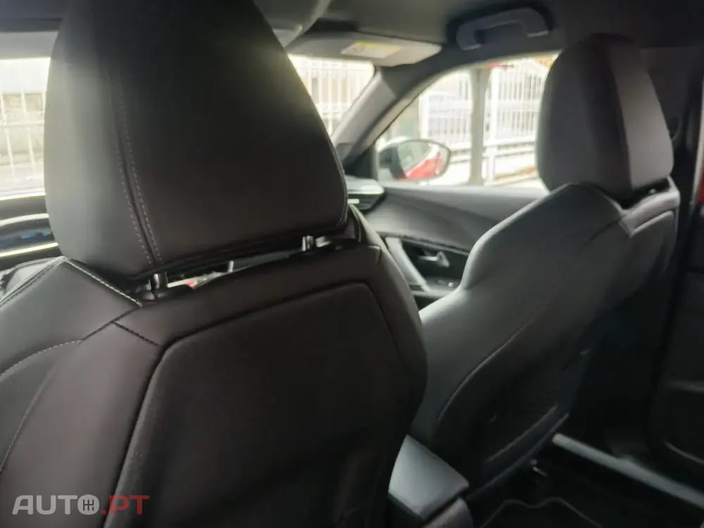 Peugeot E-2008 GT