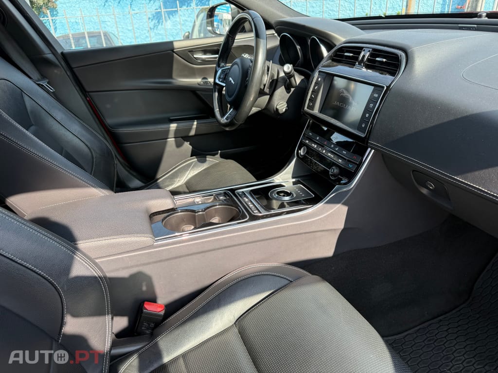 Jaguar XE 2.0 D Portfolio Aut.