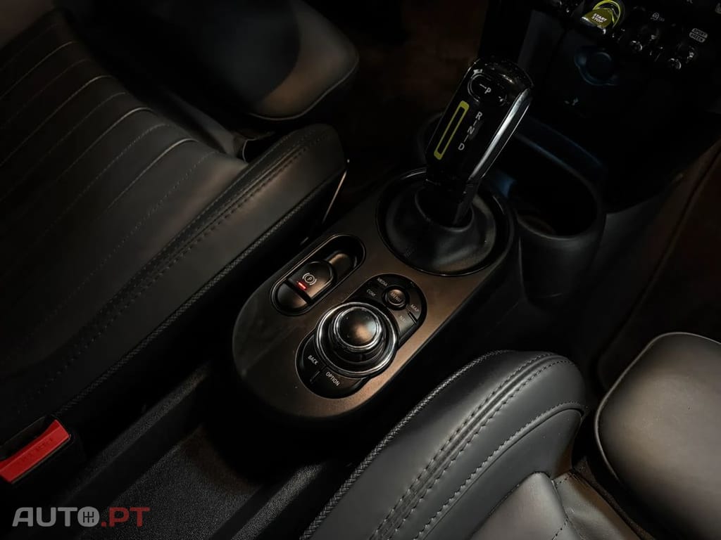 MINI Cooper Cooper SE Resolute Edition