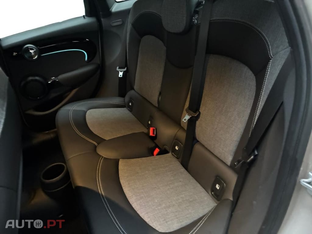 MINI Cooper Essential