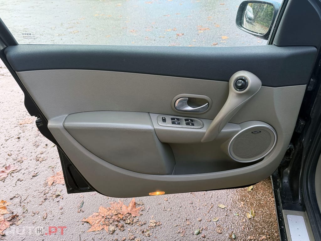 Renault Clio 1.6 INITIALE Automático 80mikm