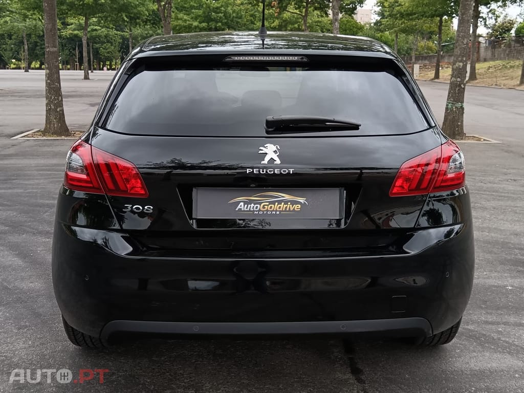 Peugeot 308 1.2 PureTech S&S Road Trip EAT8