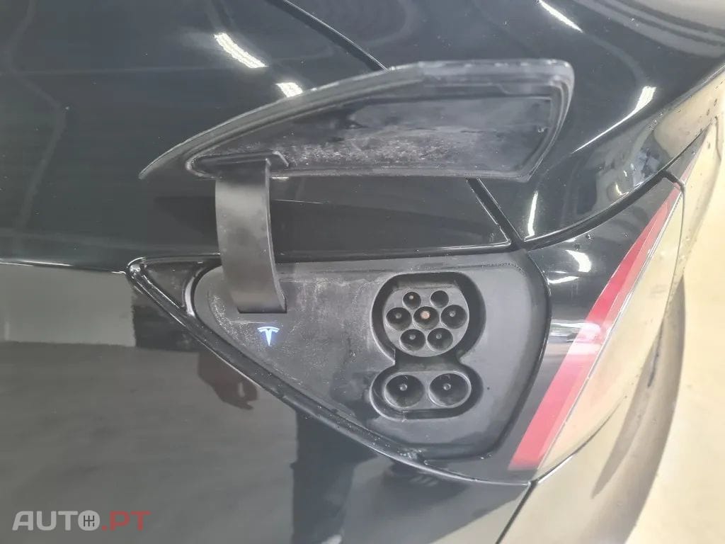 Tesla Model 3 Long-Range RWD