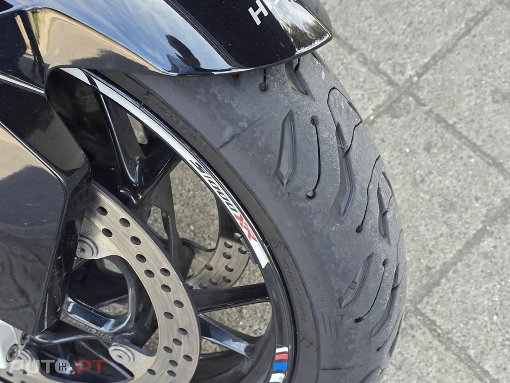 BMW S Triple black & Akrapovic
