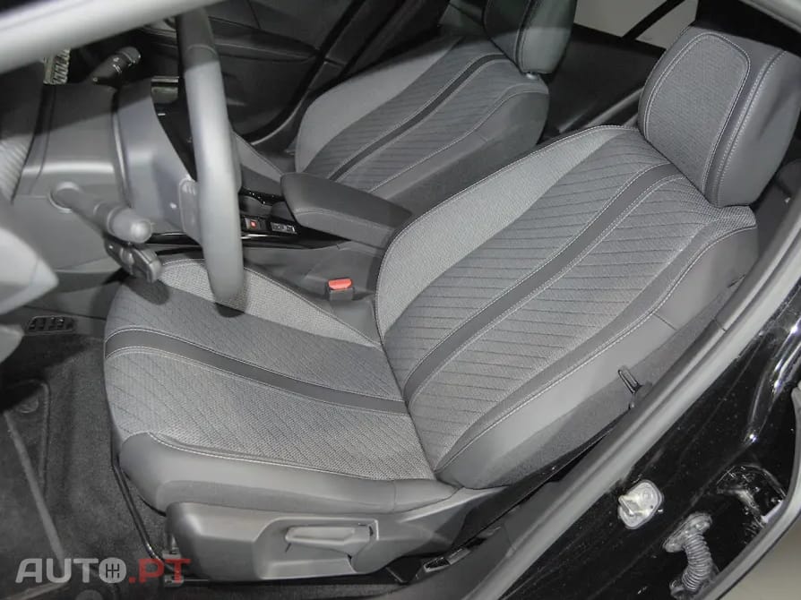 Peugeot 2008 1.2 Hybrid Allure e-DCS6