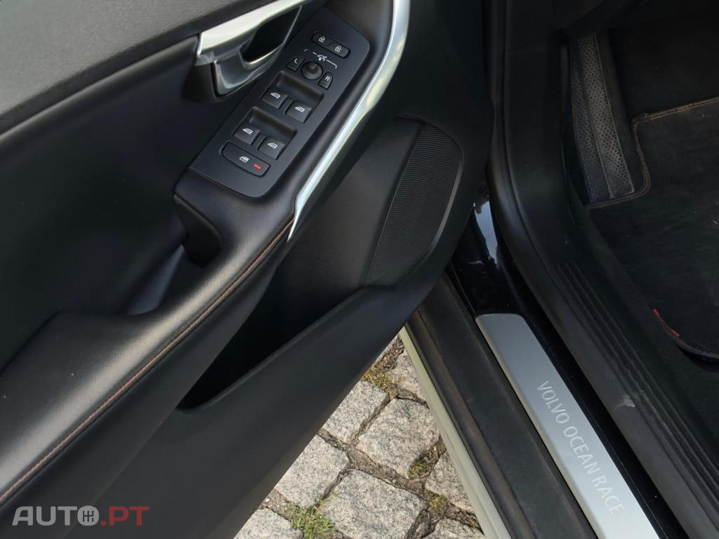 Volvo V40 Cross Country 2.0 D2 Summum Geartronic