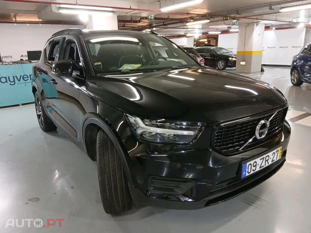 Volvo XC40 2.0 T4 R-Design
