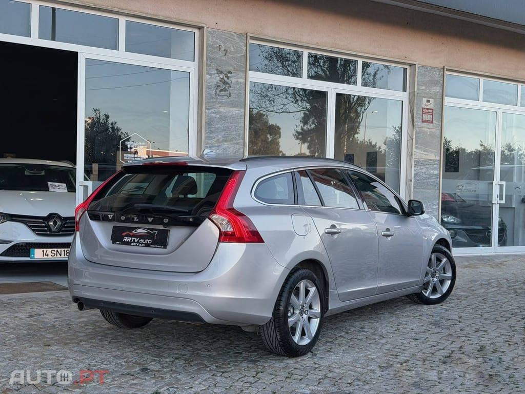 Volvo V60 2.0 D2 Momentum Drive