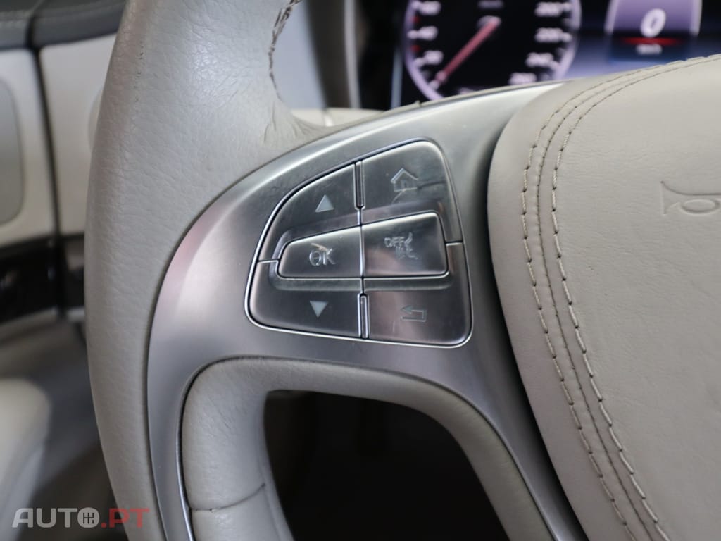 Mercedes-Benz S 300 BlueTEC Hybrid