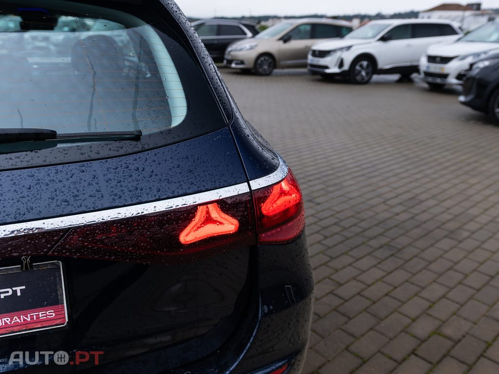 Mercedes-Benz E 300 Outro