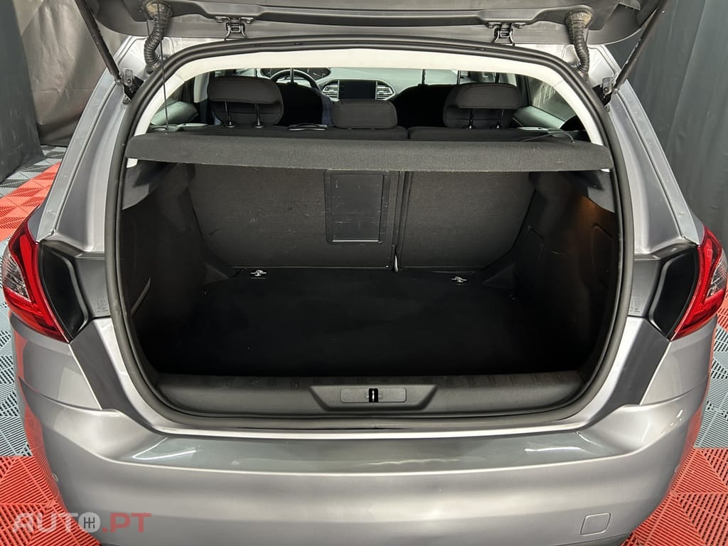 Peugeot 308 1.2 PureTech Active J17