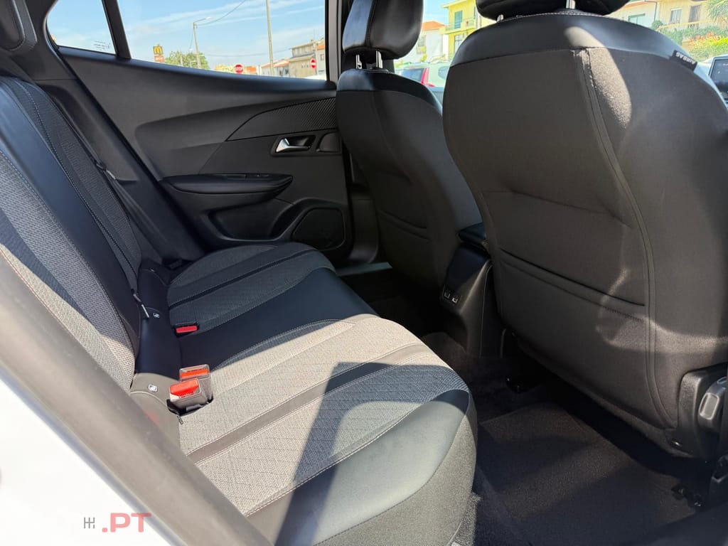 Peugeot 2008 1.2 Hybrid Allure e-DCS6