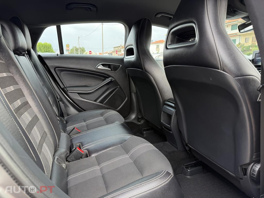 Mercedes-Benz CLA 180 d Shooting Brake Urban Aut. — fotografia 14