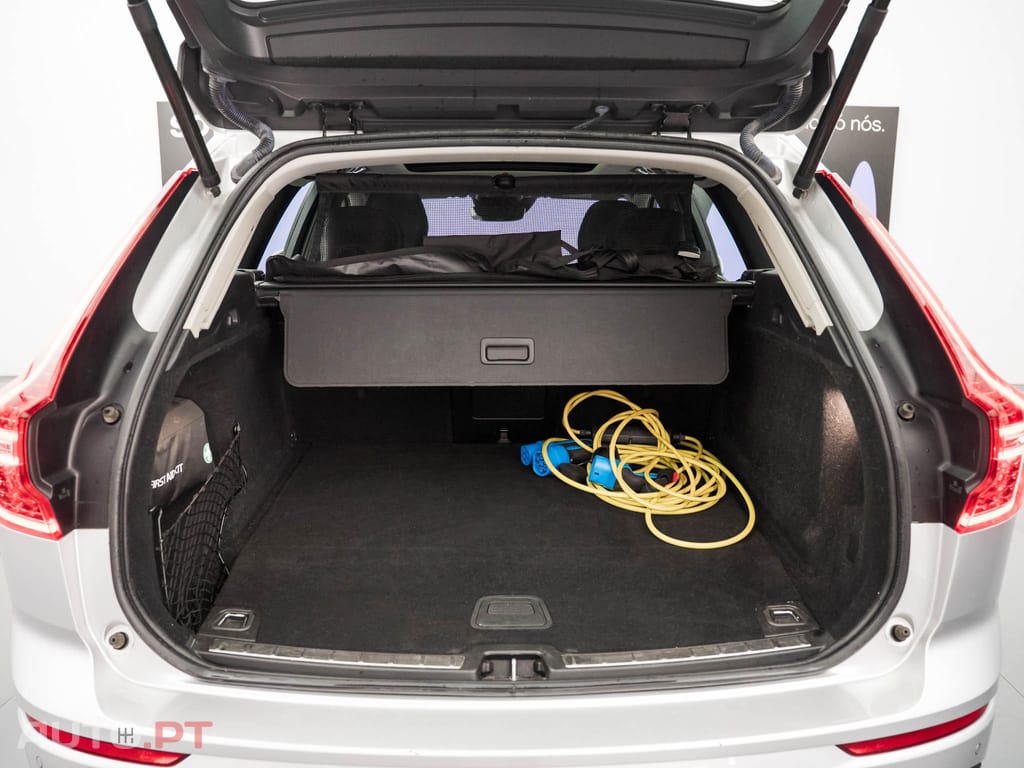 Volvo XC60 2.0 T8 PHEV Momentum Plus AWD