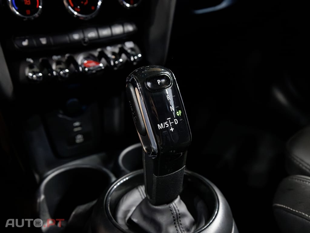 MINI Cooper Premium Yours Auto