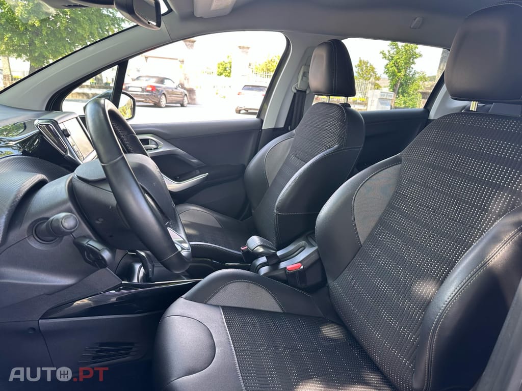 Peugeot 2008 1.2 PureTech Allure EAT6