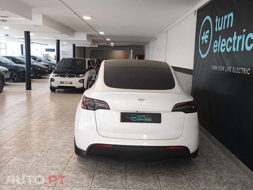Tesla Model Y Tração Traseira — fotografia 5