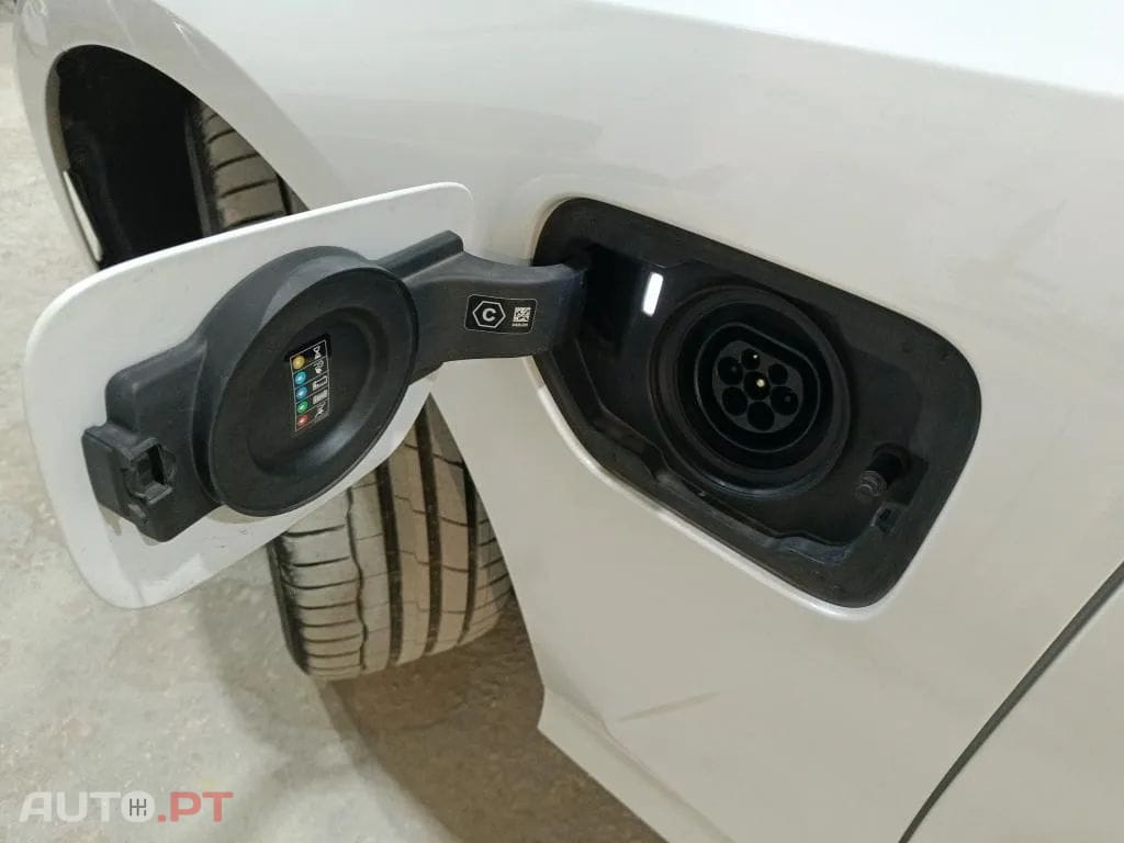 BMW 320 e Touring Corporate Edition Auto
